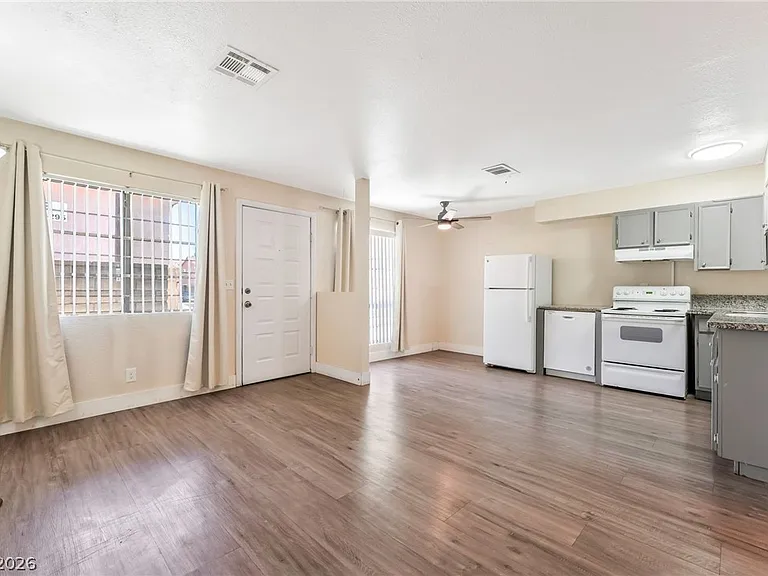 4300 N Lamont St #200 — Photo 8