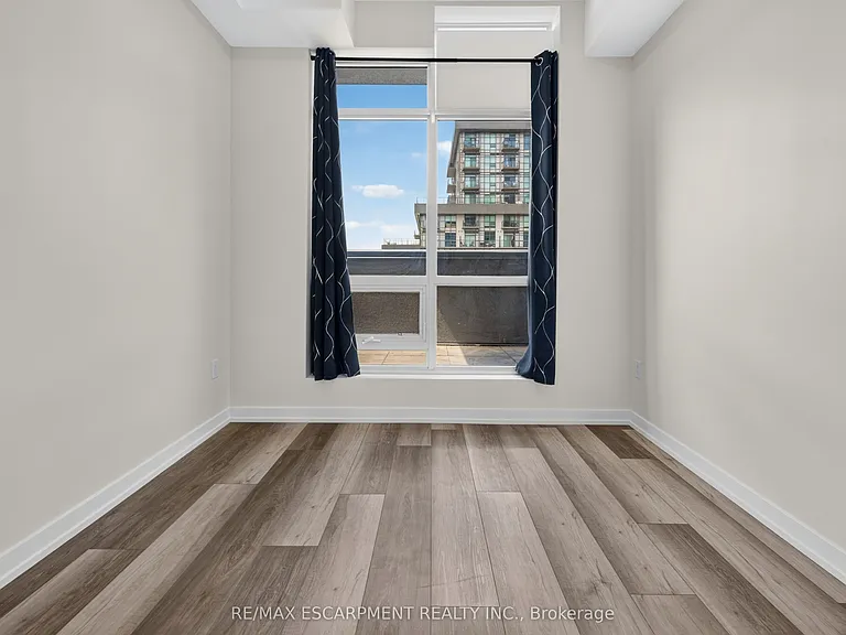 460 Dundas St E #522 — Photo 28