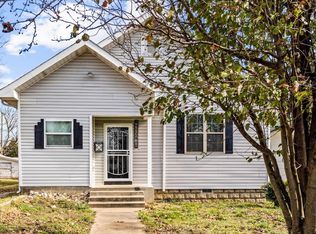 613 8th St, Monett, MO 65708