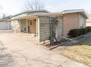 530 Warren Rd, Glenview, IL 60025