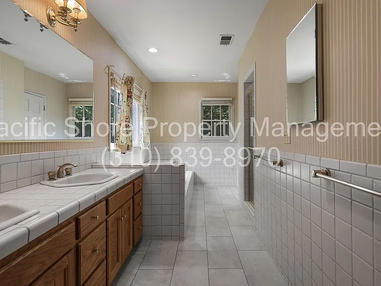 1229 Geneva St — Photo 23