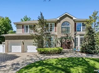 745 Gettysburg Pl, Paramus, NJ 07652