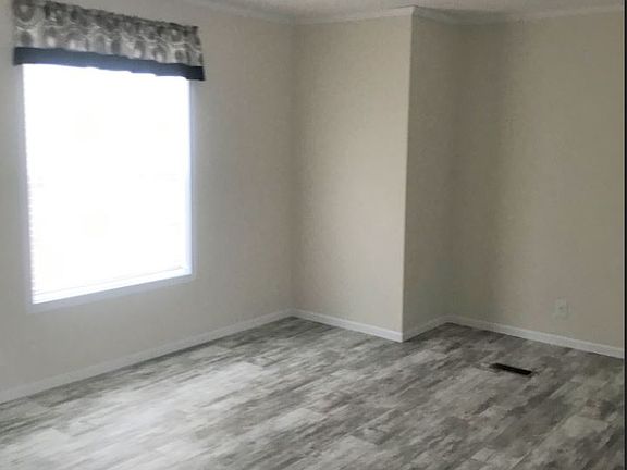 5th image of 745 Dartmoor Dr