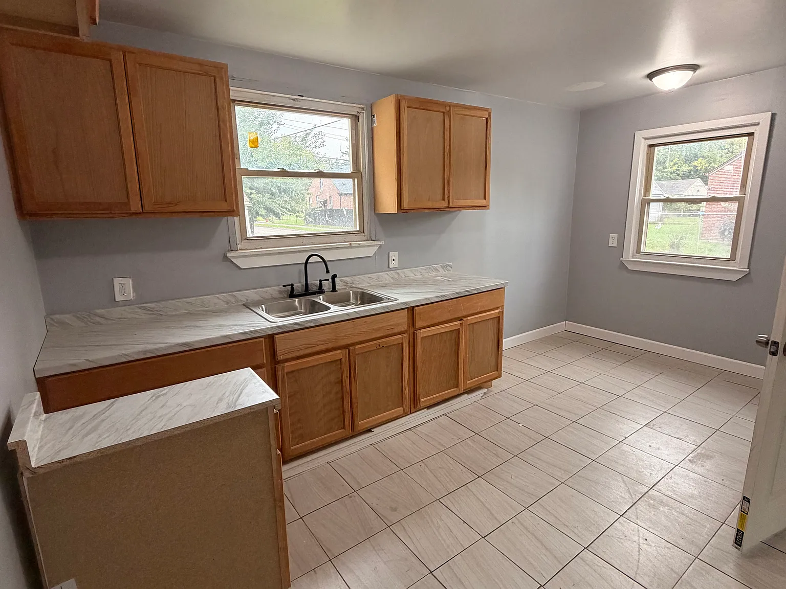 3 bed, 1393 sqft, $1,400 — Photo 3