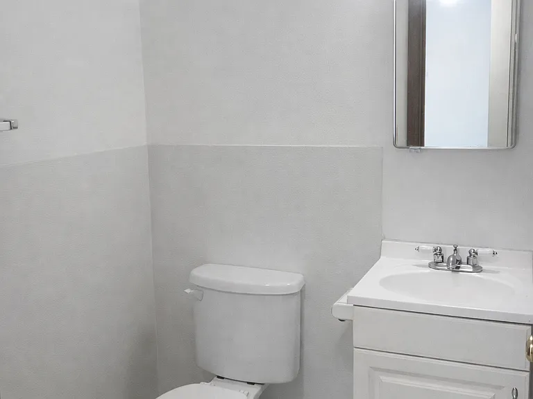 327 University Ave SE #208 — Photo 10