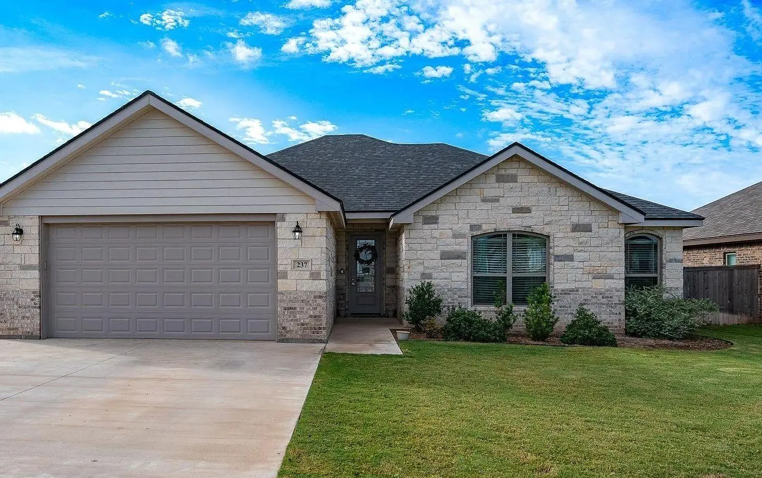 4 bed, 1754 sqft, $2,600 — Photo 1