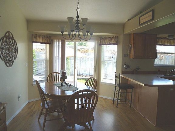 4th image of 213 Wildbrush Cir