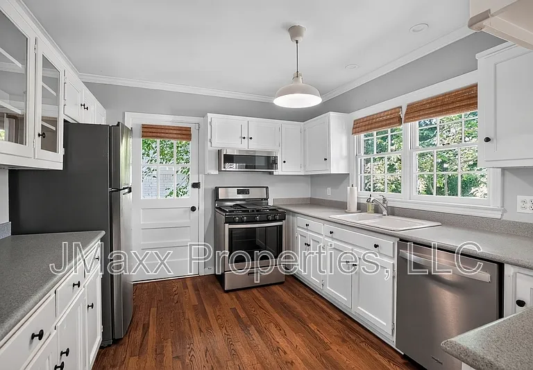 807 Cardova Dr NE — Photo 8