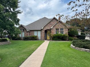 2865 Oak Creek Dr, Paris, TX 75462