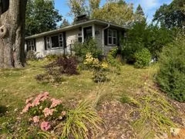 1662 Mayfield Ln, Madison, WI 53704
