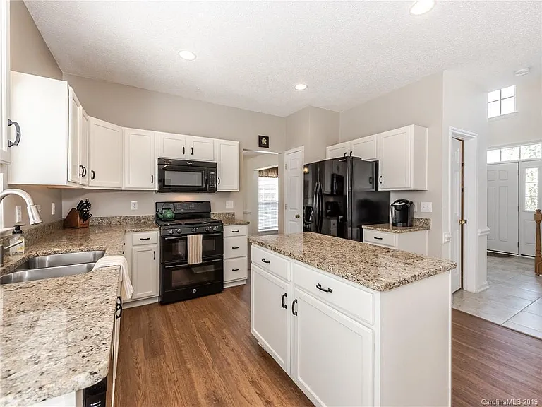 8619 Grey Squirrel Ct — Photo 11