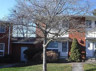 211 Centerbrook Rd, Hamden, CT 06518