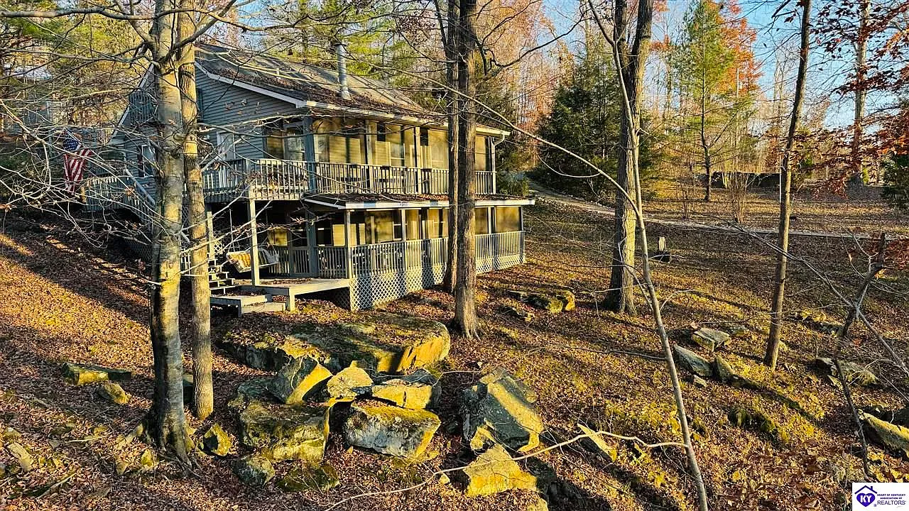 543 Timberlake Ln photo 1