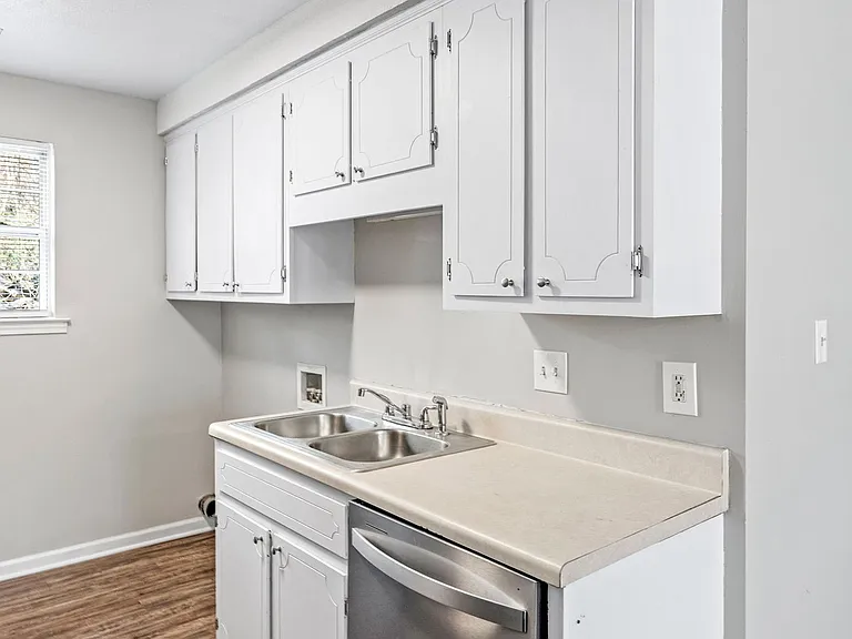 Lexington Drive -209 — Photo 10