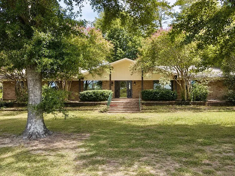 5166 Interstate Highway 30 Service Rd — Photo 1