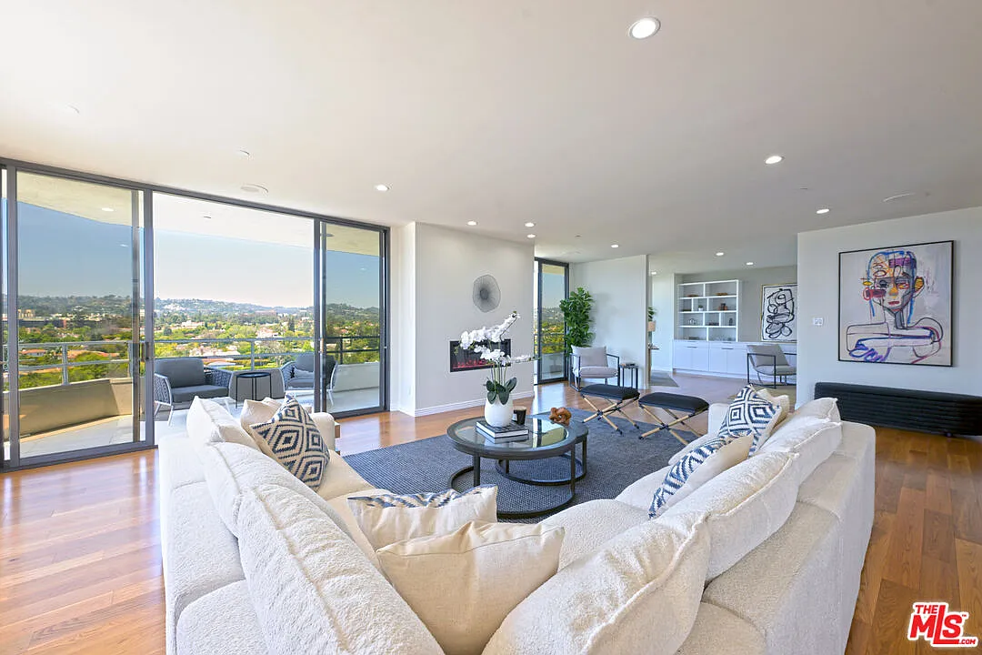 10601 Wilshire Blvd — Photo 1