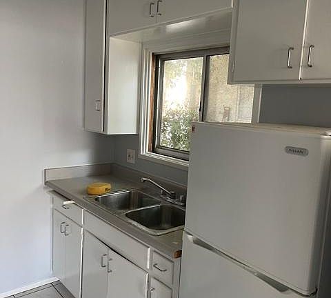 3rd image of 4733 Haines St