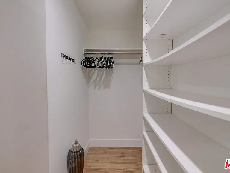 21447 Providencia St — Photo 57