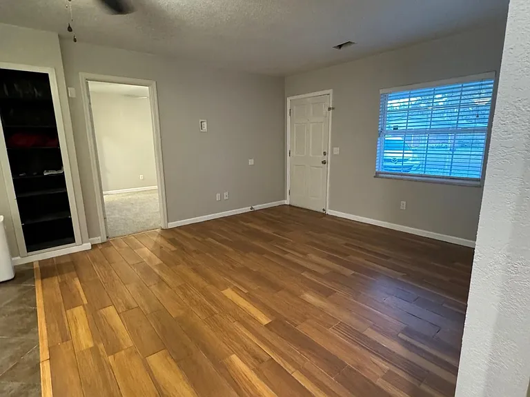 9601 Oak Ridge Ave — Photo 2