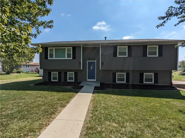 603 Ottawa St, Hiawatha, KS 66434