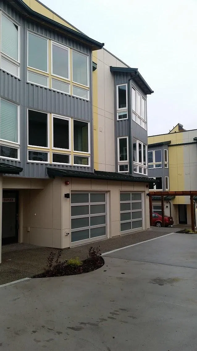 3 bed, 3.5 bath, 1600 sqft, $3,495 — Photo 2