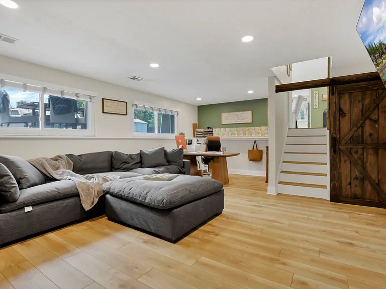 548 Theori Ave — Photo 39