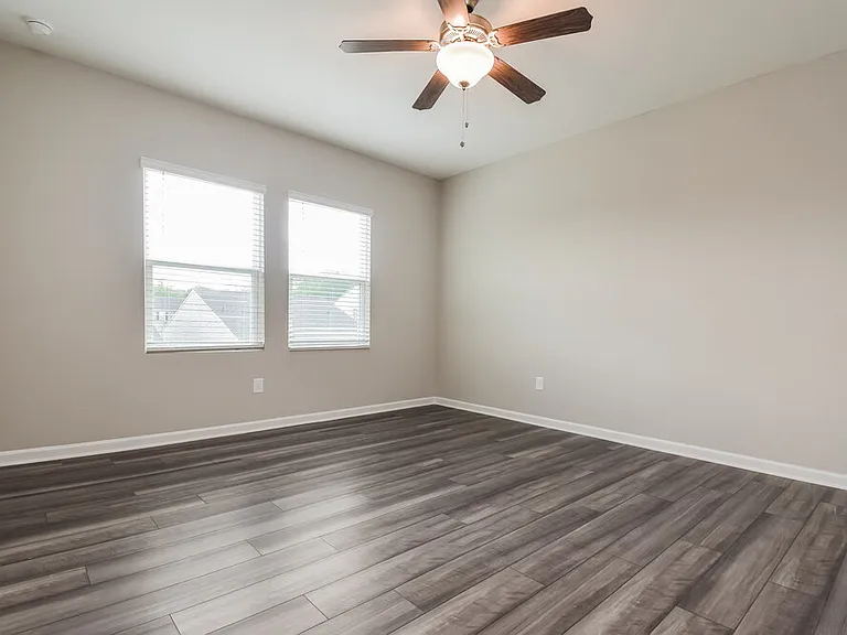 570 Knightsbridge Ln — Photo 8
