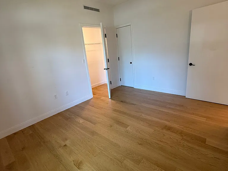 83-84 Gardner St #209L — Photo 12