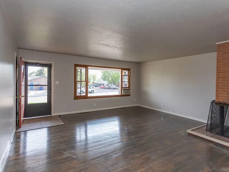 614 Ramona Ave — Photo 7