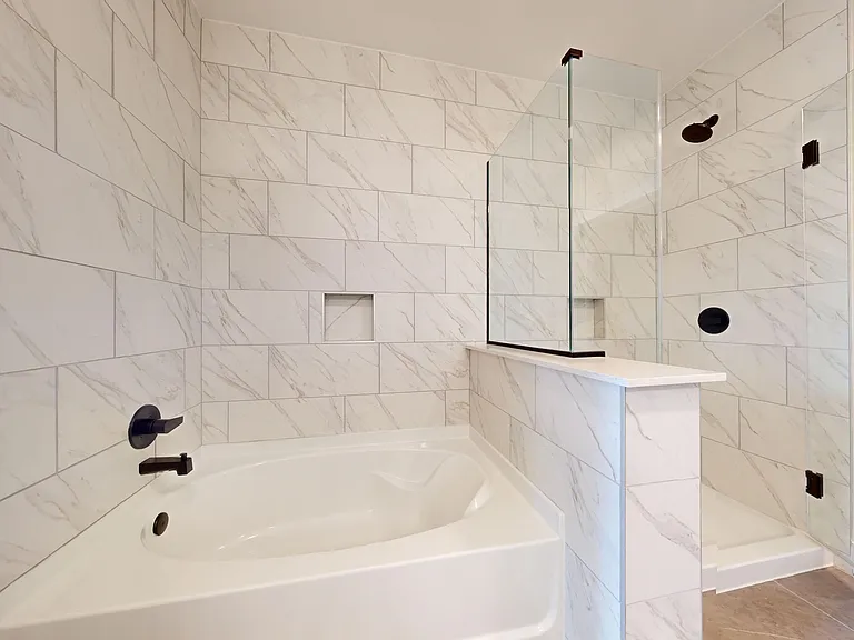 NorthPark_interior_bathroom_C6_133128