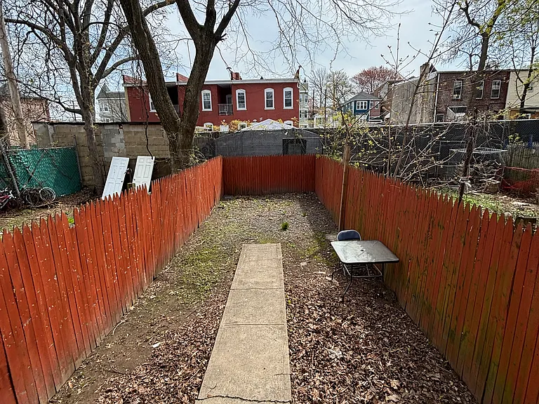 214 S 11th St — Photo 16