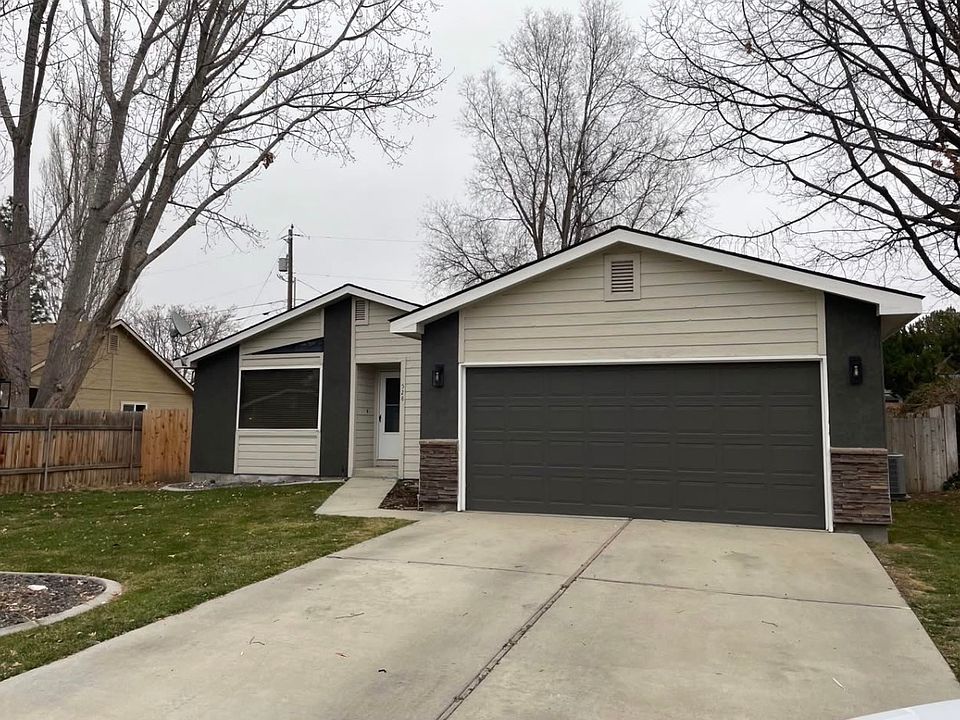 1st image of 528 W Cobblestone Pl