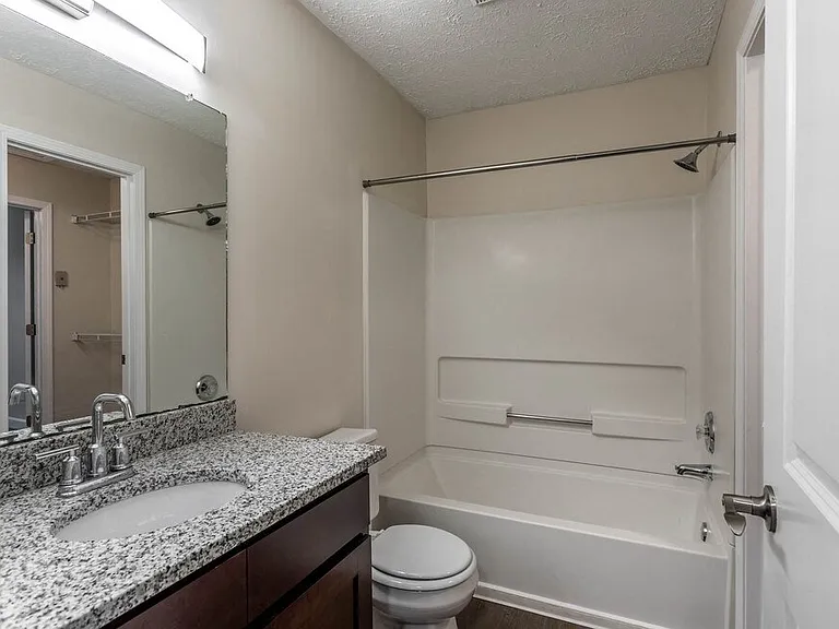 Bayside Apartment Homes — Photo 4
