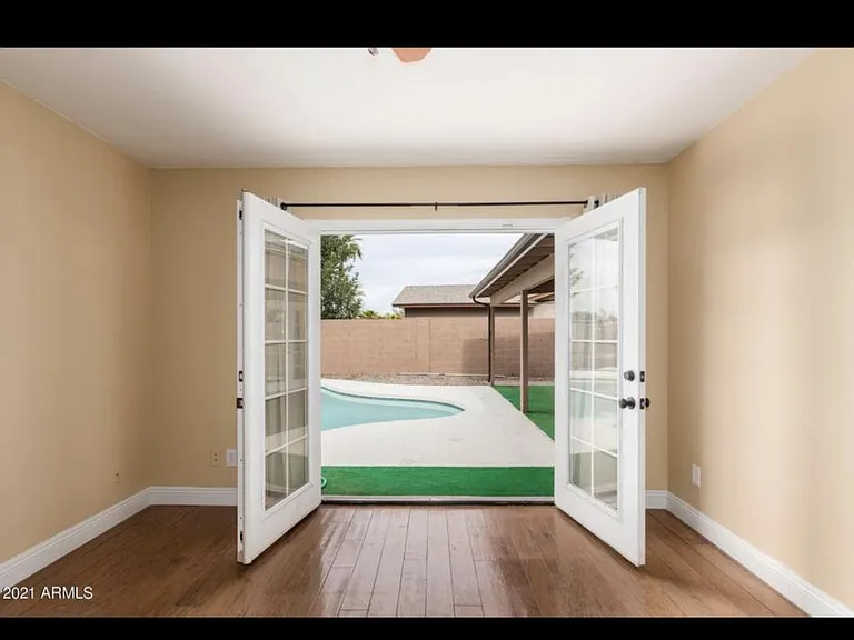 2432 W Dailey St — Photo 14