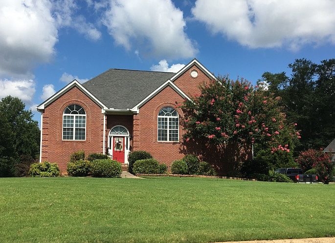 Front of house and yard.