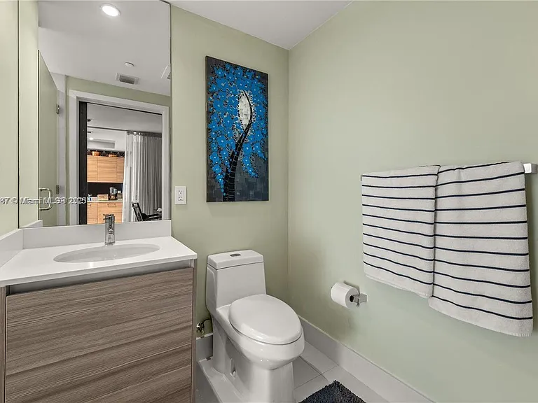 121 NE 34th St #1705 — Photo 10