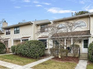 2004 Meadowlands Ct, Toms River, NJ 08755