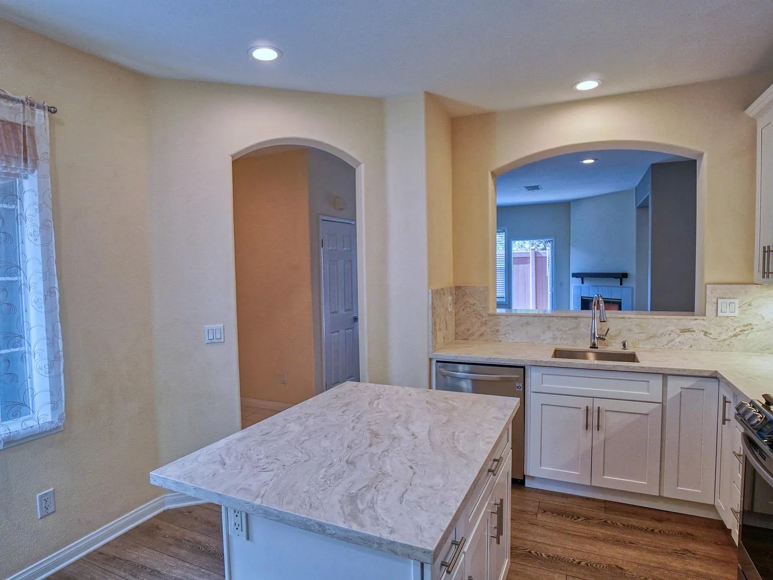 3 bed, 2.5 bath, 1471 sqft, $3,750 — Photo 3
