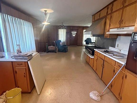 4th image of 2808 Summerville Rd