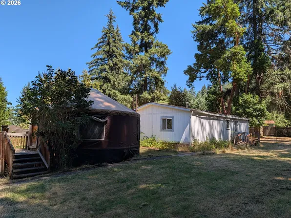 49241 Mountain View Rd, Oakridge, OR 97463