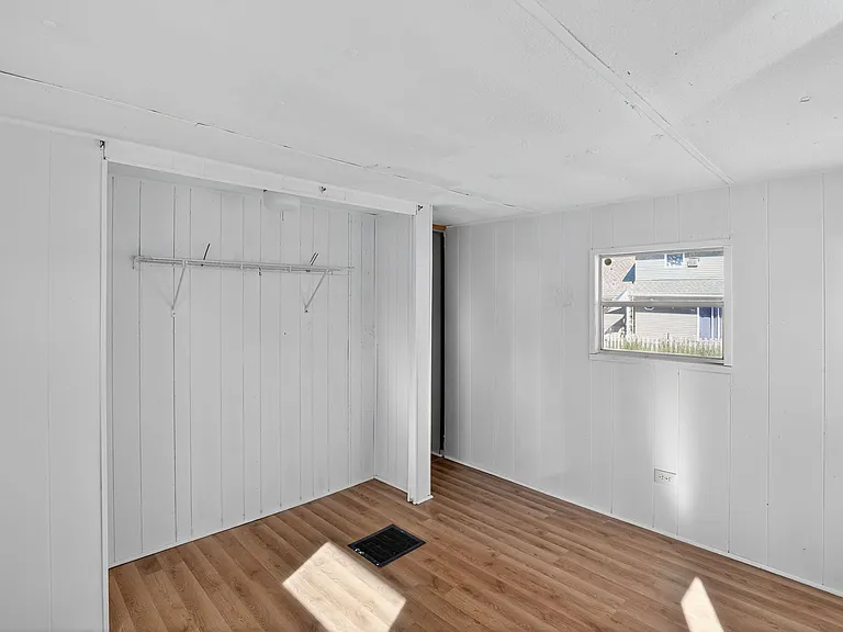 220 N Illinois Ave — Photo 13