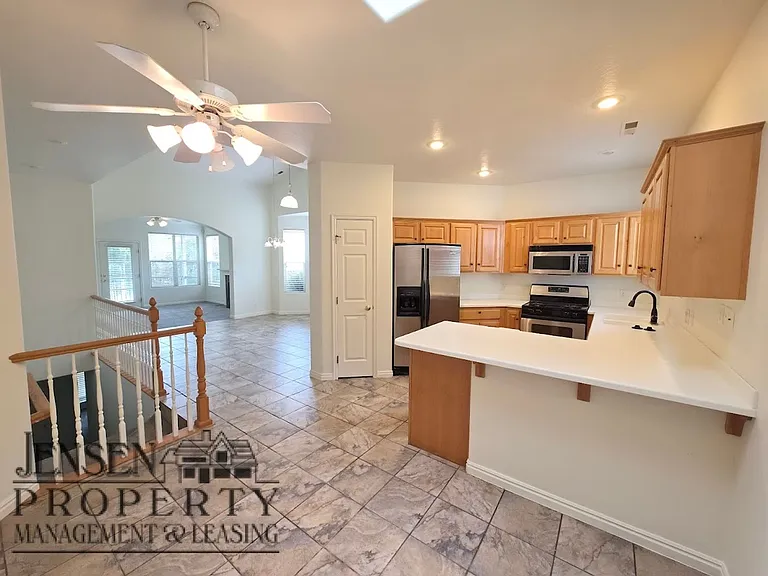 153 N Turnbury Ln — Photo 32