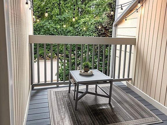 5th image of 502 W Myrtle St #B48704b9c