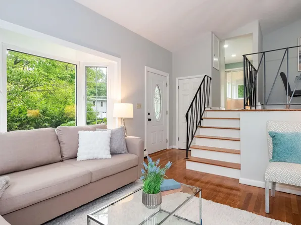 14 Riverdale Avenue, Dover, NH 03820