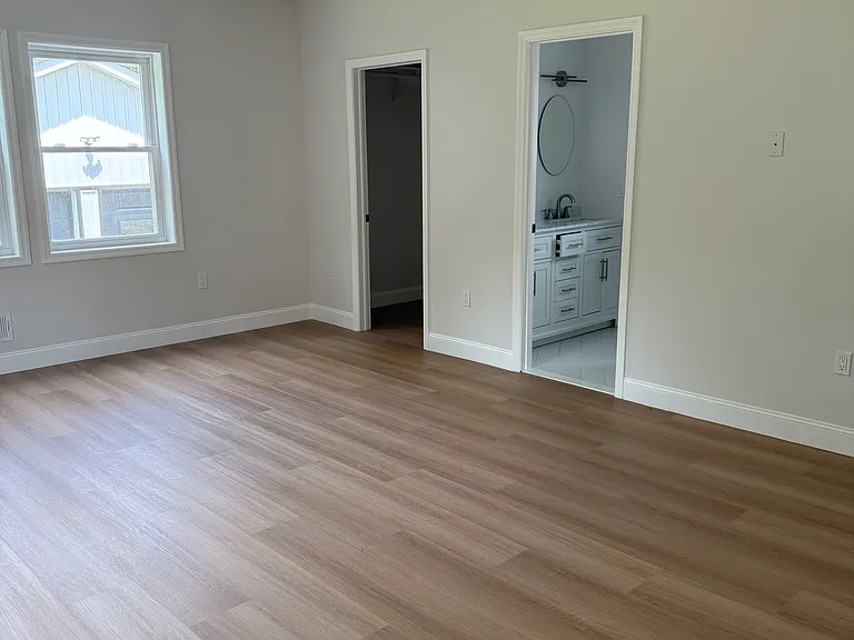 525 E Price St — Photo 13