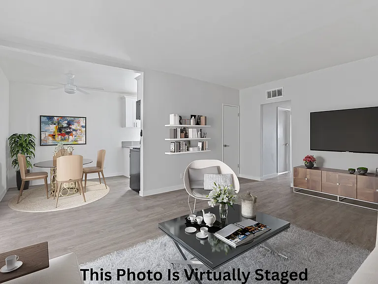 Tarzana Court Apartments — Photo 9