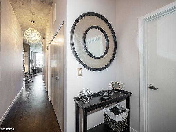 4th image of 235 W Van Buren St Unit 3817
