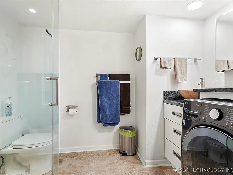 410 W 7th St #1023 — Photo 23