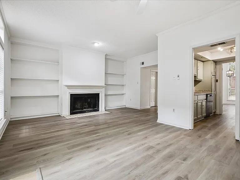 1694 Belvedere Ct — Photo 9