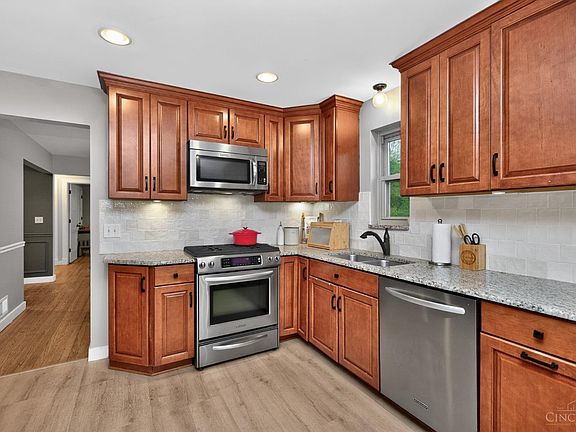 4th image of 7204 Barret Rd